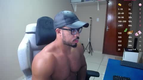 Snapshot of mikehotk chatting on January 10, 8:51 am mikehotk online show from January 10, 8:51 am