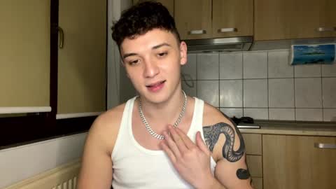 Snapshot of mikelaur chatting on December 16, 7:54 pm MikeLaur online show from December 16, 7:54 pm