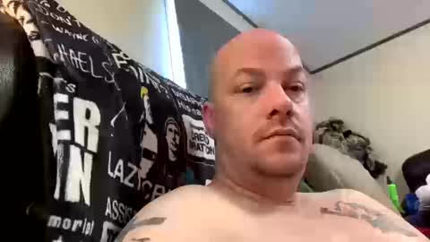 mikeylikesit2222 online show from October 19, 2:42 pm