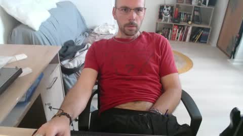 Snapshot of mikmik91 chatting on October 9, 10:42 am mikmik91 online show from October 9, 10:42 am