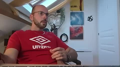 Snapshot of mikmik91 chatting on December 5, 3:39 pm mikmik91 online show from December 5, 3:39 pm