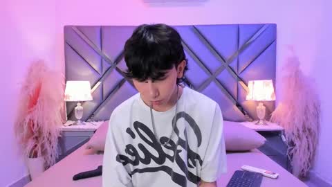 milan_lewiss online show from March 2, 12:23 pm