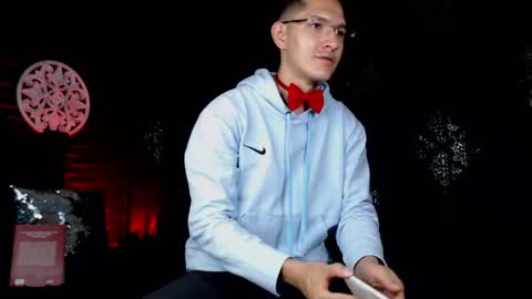 milandavid1 online show from April 24, 6:43 pm