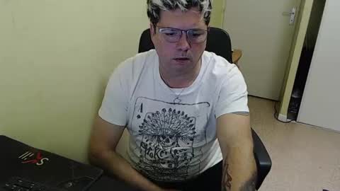 Snapshot of mistercoeur1 chatting on December 9, 6:41 pm mistercoeur online show from December 9, 6:41 pm