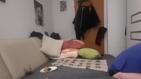 Snapshot of molnaratti14 chatting on February 26, 7:09 am Oszkr online show from February 26, 7:09 am