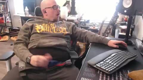 momer85 online show from April 20, 4:09 pm