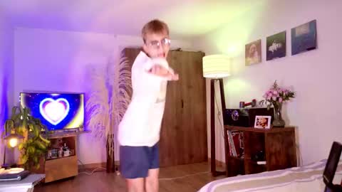 Snapshot of mr_evan1 chatting on October 13, 4:46 pm Mr Evans online show from October 13, 4:46 pm