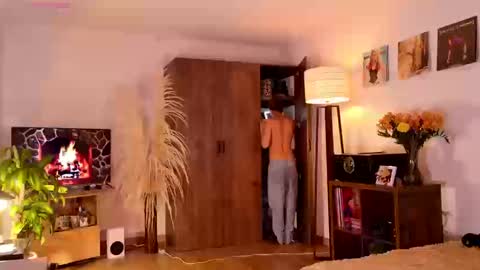 Snapshot of mr_evan1 chatting on September 16, 5:47 pm Mr Evans online show from September 16, 5:47 pm