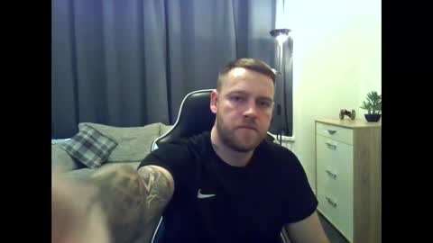 mrengland86566 online show from February 18, 9:18 am