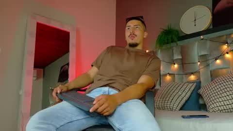 Mr Fox online show from February 17, 7:57 pm