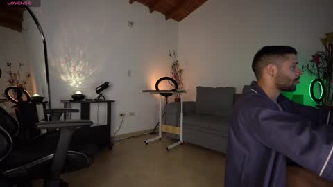 Snapshot of mrlouiss chatting on January 21, 9:46 pm Luis    Instagram   online show from January 21, 9:46 pm