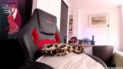 Snapshot of murielkarmesi chatting on February 23, 7:03 pm murielkarmesi online show from February 23, 7:03 pm