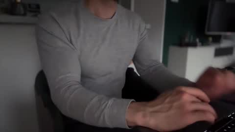 musclehair3 online show from November 28, 1:35 pm