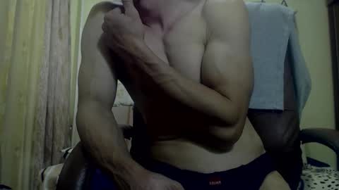 Snapshot of musculargod chatting on October 24, 8:43 pm SexyMuscled online show from October 24, 8:43 pm