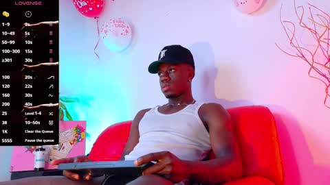 Snapshot of mylowallacee chatting on February 25, 4:21 pm Mylo Wallace  online show from February 25, 4:21 pm