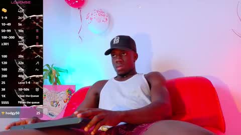 Snapshot of mylowallacee chatting on February 27, 4:21 pm Mylo Wallace  online show from February 27, 4:21 pm