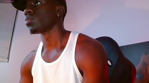 Snapshot of mylowallacee chatting on February 11, 10:39 pm Mylo Wallace  online show from February 11, 10:39 pm
