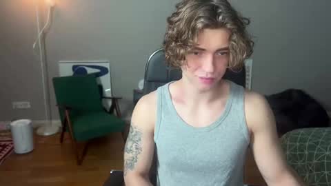 Snapshot of namiraaxel chatting on February 11, 6:30 am Georges online show from February 11, 6:30 am