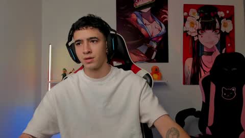 Snapshot of naranjo_seb chatting on December 6, 4:14 am sebastian online show from December 6, 4:14 am