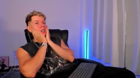 Nathan online show from November 25, 7:49 pm