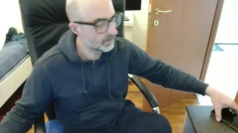 simi online show from February 15, 2:03 pm