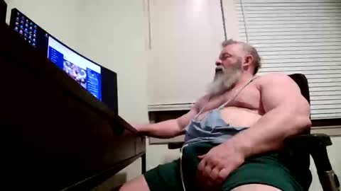 nhmuscledaddy online show from December 4, 3:35 am