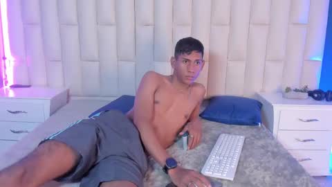 Snapshot of nick_collins20 chatting on February 27, 5:56 am Nick online show from February 27, 5:56 am