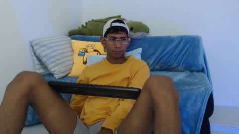 Snapshot of nick_collins20 chatting on October 31, 1:29 am Nick online show from October 31, 1:29 am