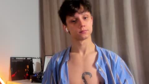 Snapshot of nicky_neal chatting on December 20, 12:52 am Nicky Neal online show from December 20, 12:52 am