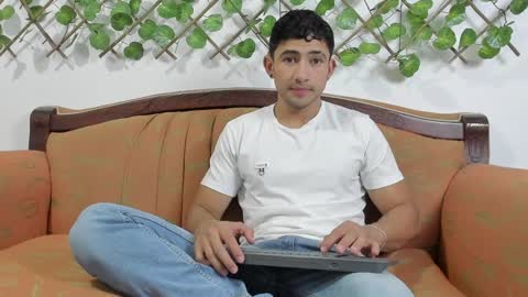 nicky online show from December 19, 7:40 pm