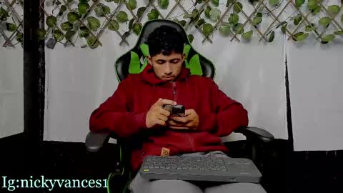 nicky online show from October 8, 5:28 pm