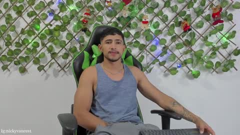 nicky online show from December 6, 11:14 pm