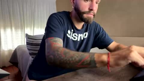 nicolas online show from April 15, 2:39 pm