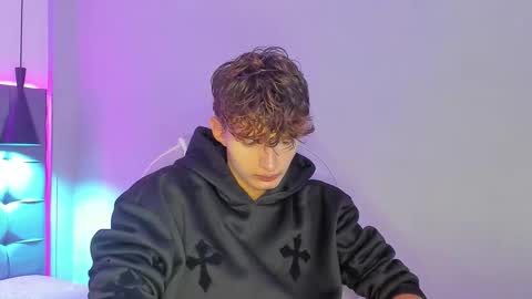 nicolasferrer18 online show from December 5, 7:54 pm