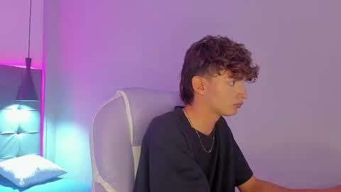 nicolasferrer18 online show from November 30, 7:16 pm