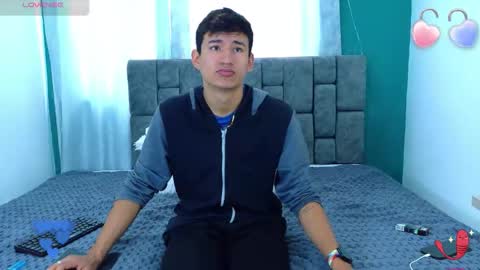 nicolastorres__ online show from February 3, 8:47 pm