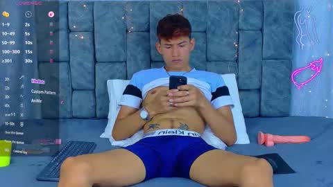 nicolastorres__ online show from April 11, 6:31 am