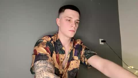 Max online show from December 18, 6:26 pm