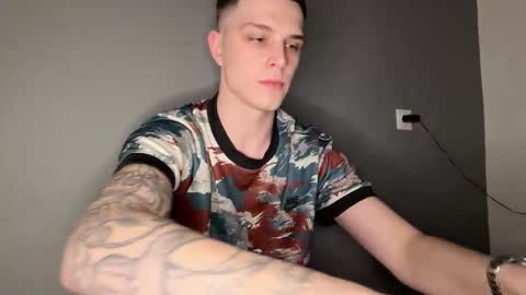 Max online show from December 19, 7:11 pm