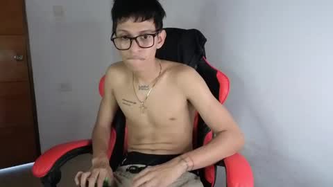 niklaus_wolf online show from April 16, 8:09 pm