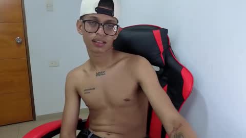 niklaus_wolf online show from February 28, 11:37 pm