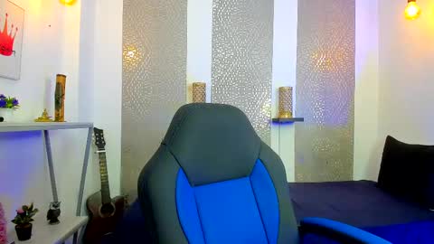 Snapshot of nikolay_gregori chatting on February 23, 4:11 am    online show from February 23, 4:11 am