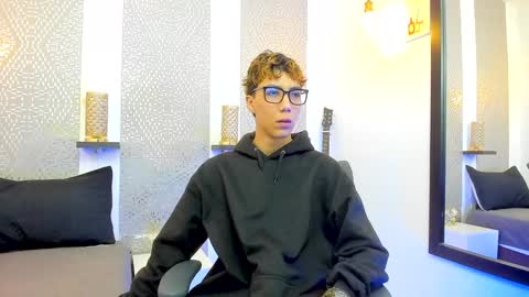 Snapshot of nikolay_gregori chatting on December 8, 4:04 am    online show from December 8, 4:04 am