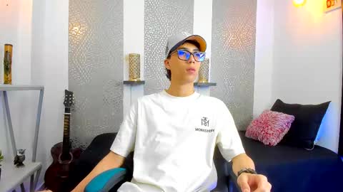 Snapshot of nikolay_gregori chatting on February 16, 4:09 am    online show from February 16, 4:09 am