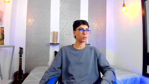 Snapshot of nikolay_gregori chatting on February 4, 3:54 am    online show from February 4, 3:54 am