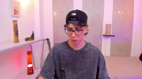 Snapshot of nikolay_gregori chatting on September 29, 4:44 am    online show from September 29, 4:44 am