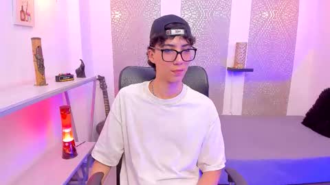 Snapshot of nikolay_gregori chatting on October 11, 5:33 am    online show from October 11, 5:33 am