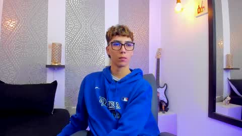 Snapshot of nikolay_gregori chatting on January 13, 4:07 am    online show from January 13, 4:07 am
