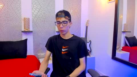 Snapshot of nikolay_gregori chatting on December 16, 4:45 am    online show from December 16, 4:45 am