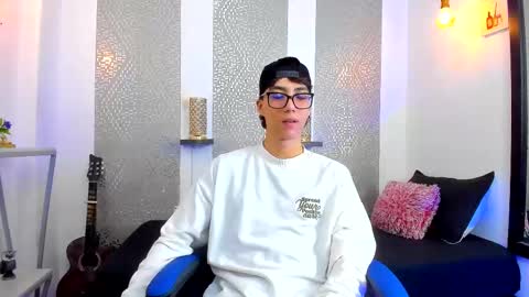 Snapshot of nikolay_gregori chatting on February 20, 4:18 am    online show from February 20, 4:18 am
